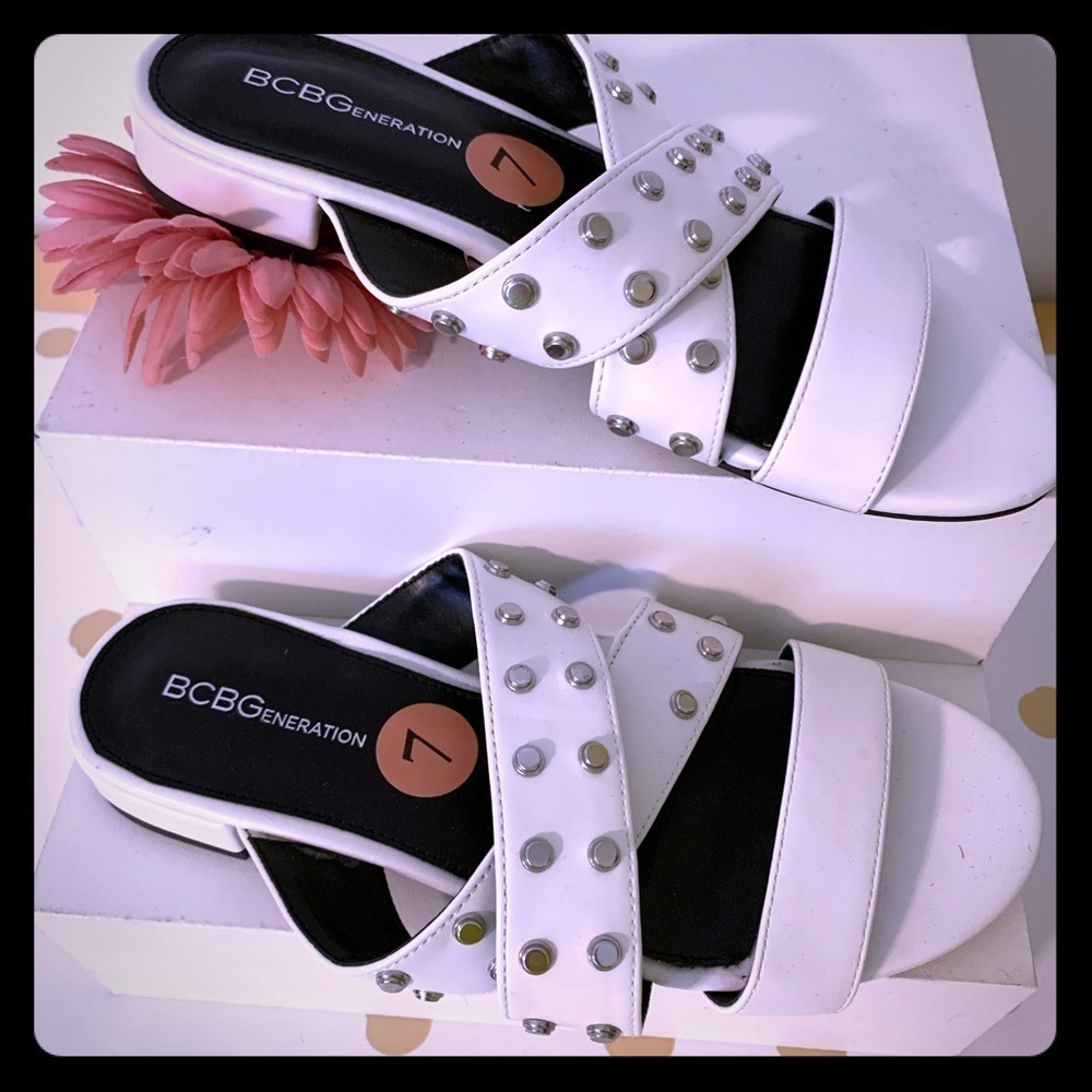 🌸 Brand New Bcbgeneration Studded Slide